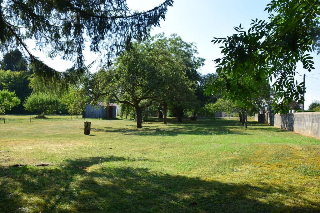 OUGNEY (39350), terrain à bâtir de 800 m² environ