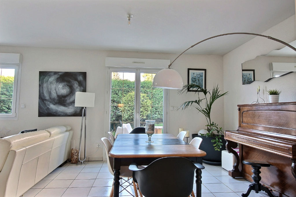 Maison 5 pièces d'une surface habitable de 130 m² à louer à DANNEMARIE SUR CRETE (25).