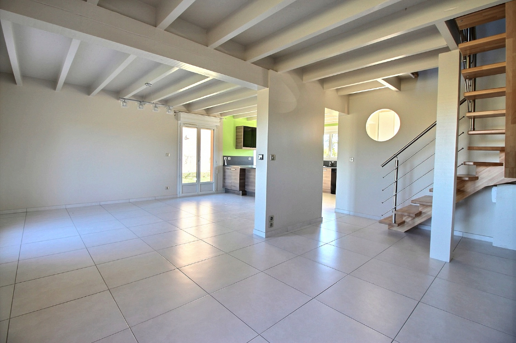Maison récente avec jardin et garage situé à Le Petit Mercey 174 m2