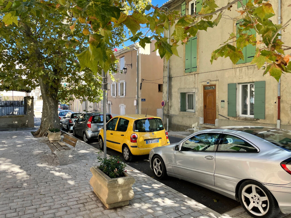 Appartement T3 (52 m²) en location à EYGUIERES