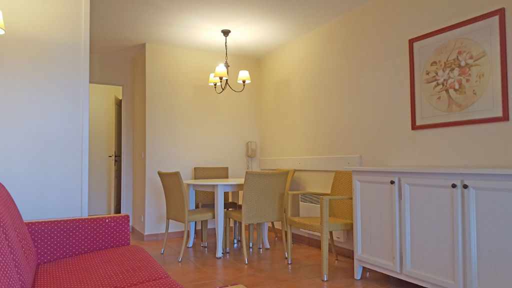 Appartement en rez-de-jardin domaine de Pont Royal