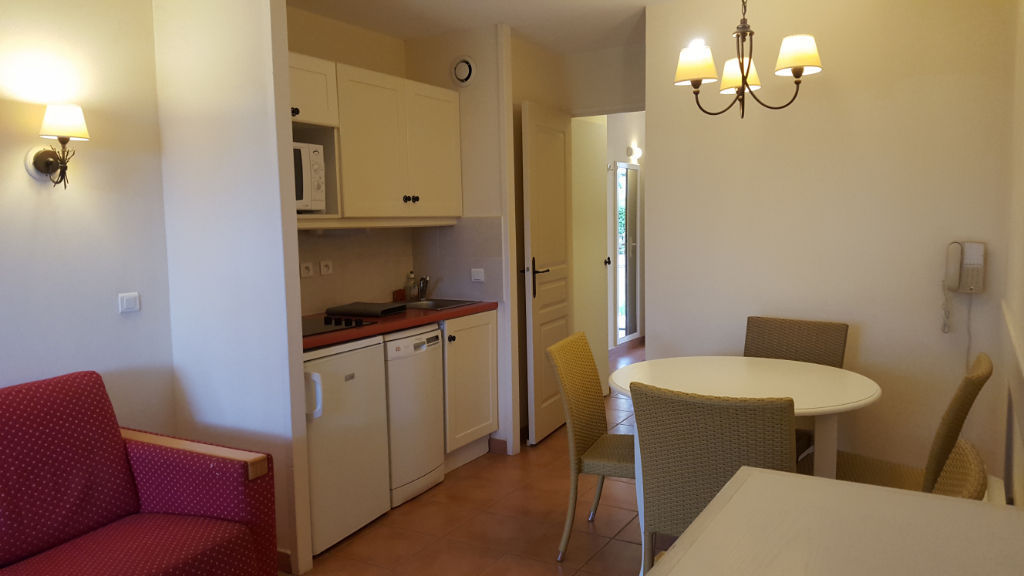 Appartement en rez-de-jardin domaine de Pont Royal - Guy ...