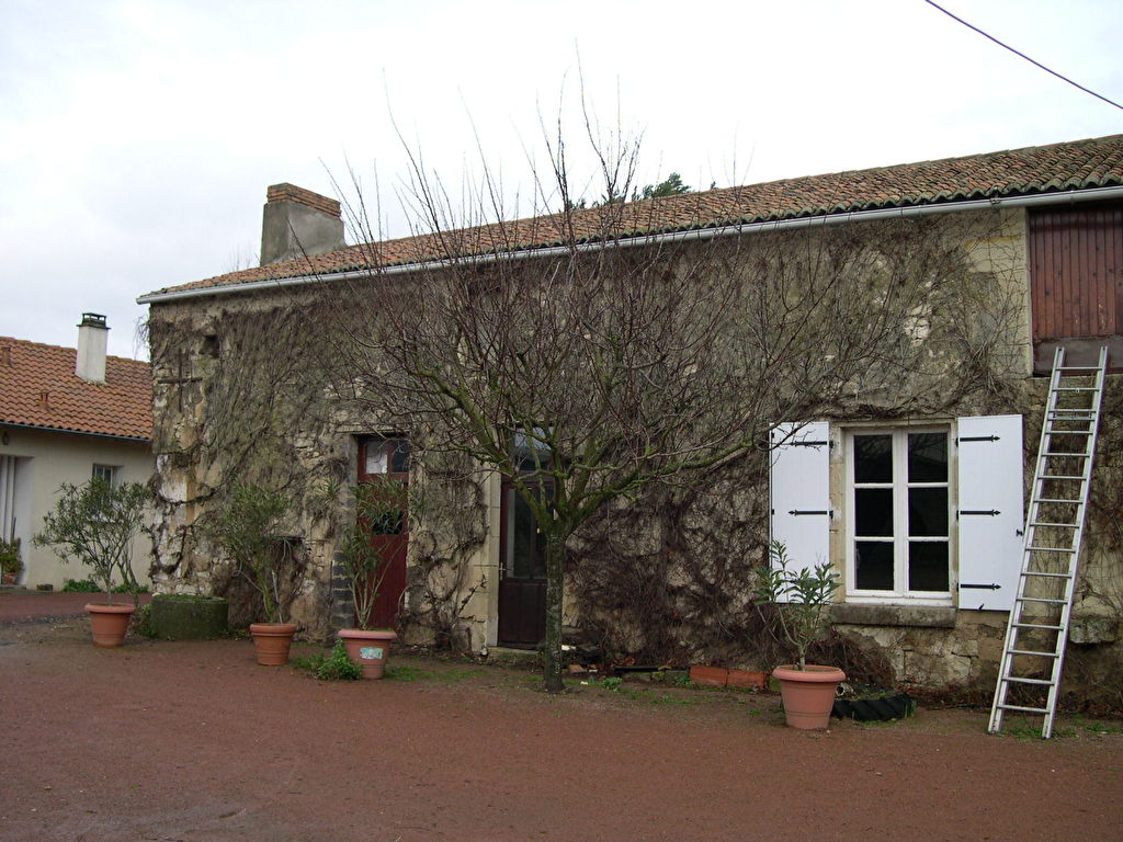 Proche MONTREUIL BELLAY