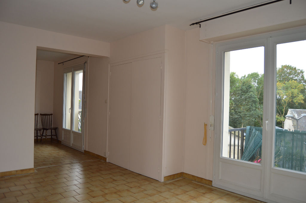 À louer, appartement d'environ 82 m², 5 pièces à SAUMUR (49400).