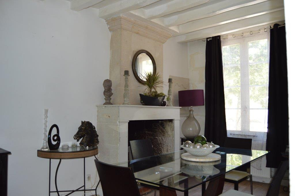 Maison ancienne en tuffeau à vendre à VARENNES SUR LOIRE (49730).