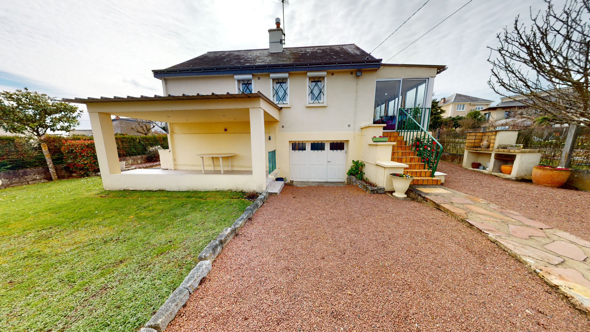 BAGNEUX centre, maison 2 chambres avec jardin