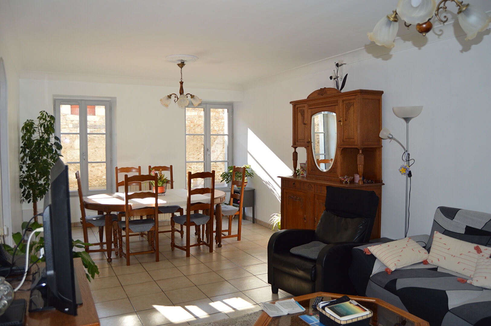 MONTREUIL BELLAY  A vendre maison ancienne avec jardin