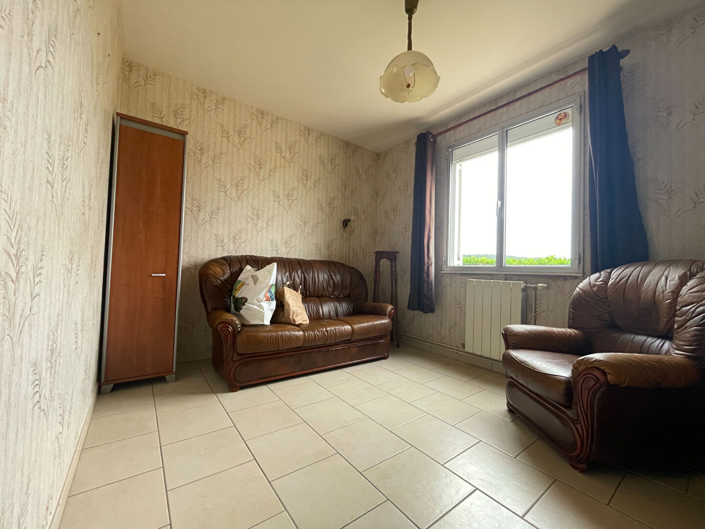 Maison de plain-pied à Brain-sur-Allonnes - 4 chambres, 103 m²