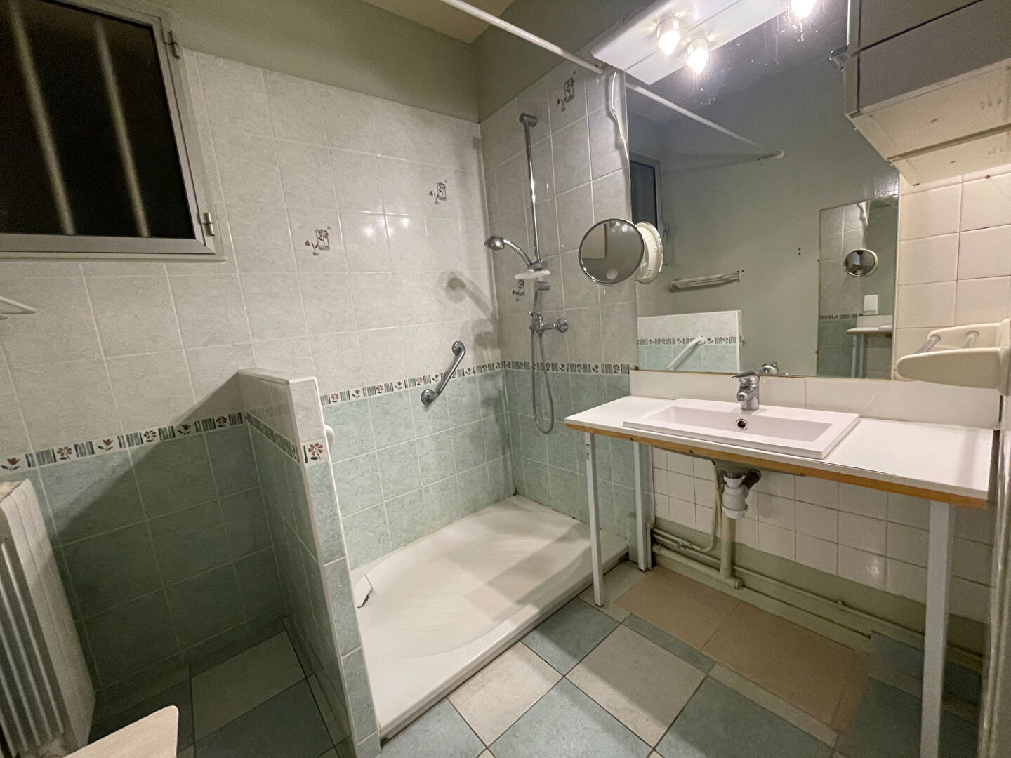 Maison de plain-pied à Brain-sur-Allonnes - 4 chambres, 103 m²