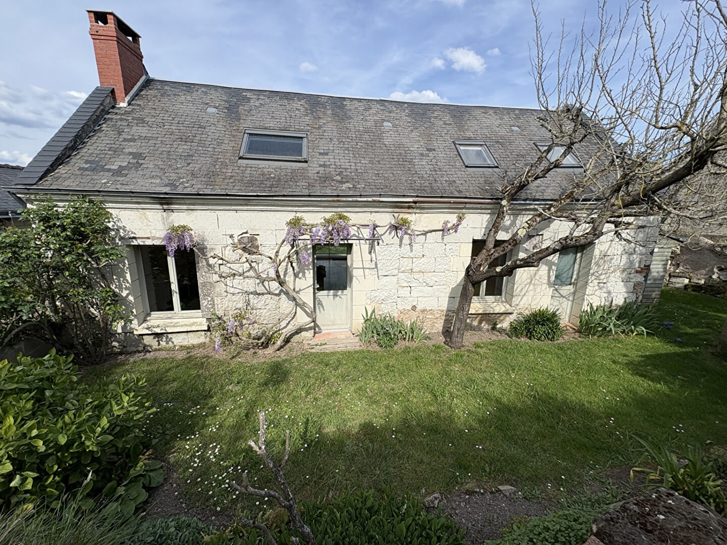 Coup de coeur assuré, charmante maison en tuffeau à Saint-Clément-des-Levées - Réf 341
