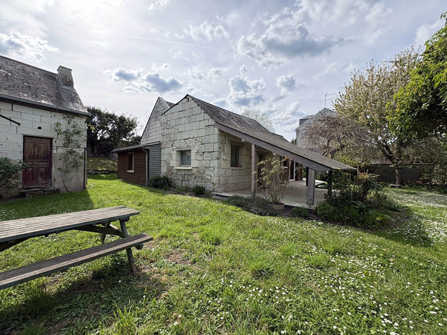 Coup de coeur assuré, charmante maison en tuffeau à Saint-Clément-des-Levées - Réf 341