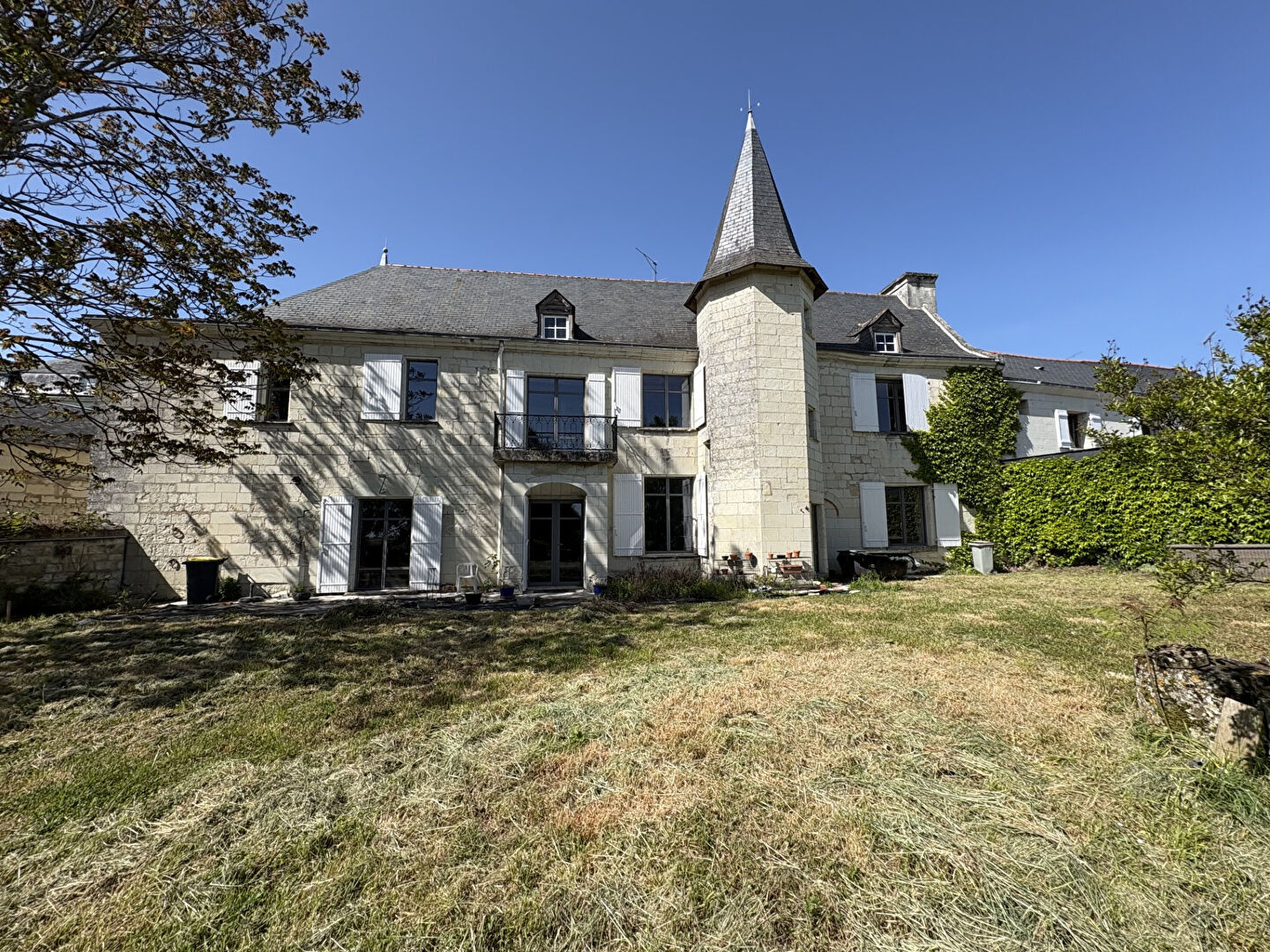 Maison de maître à rénover Saumur Sud 5 mn