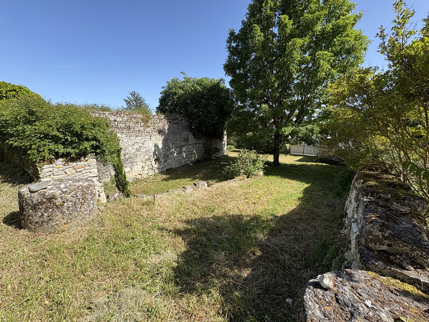 Maison de maître à rénover Saumur Sud 5 mn