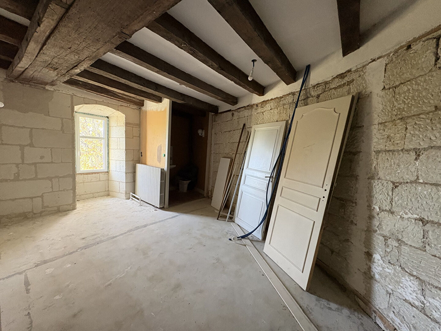 Maison de maître à rénover Saumur Sud 5 mn