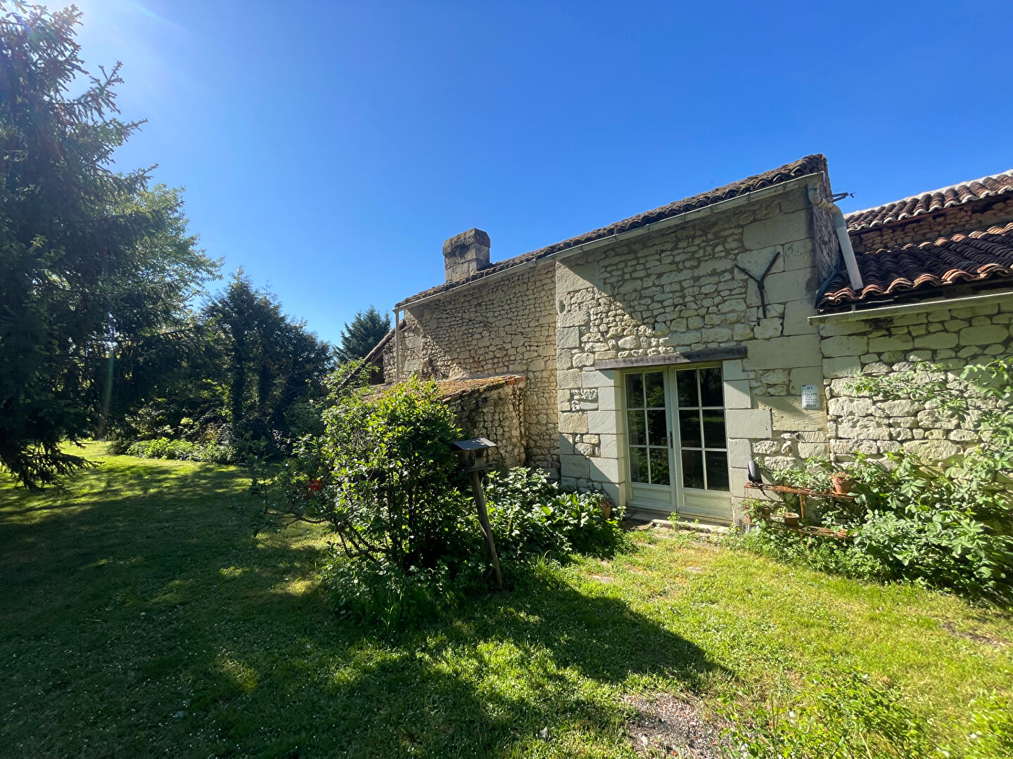 Charmante maison ancienne rénovée à vendre, calme et ensoleillée