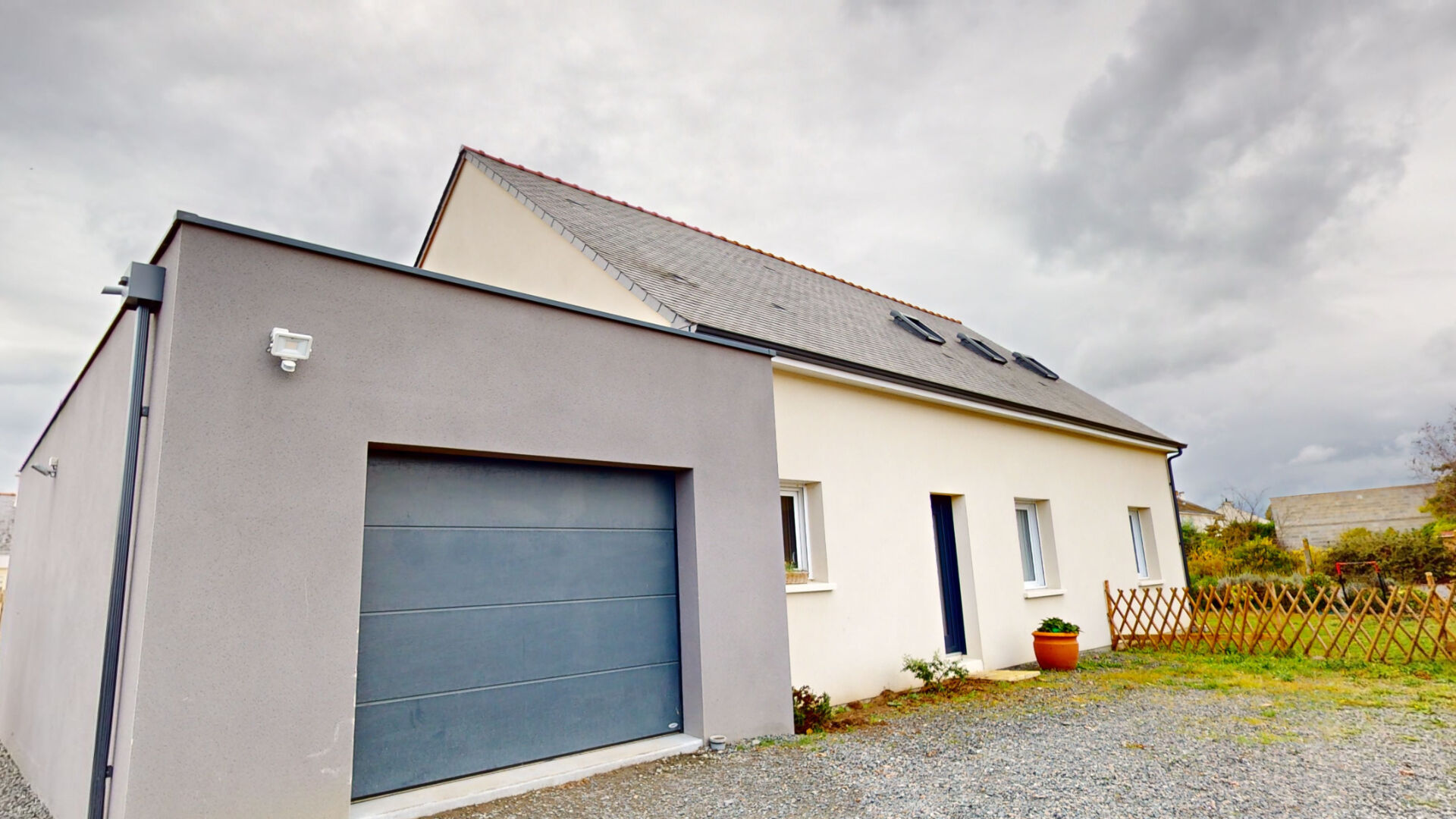 Maison familiale contemporaine 5 mn Saumur