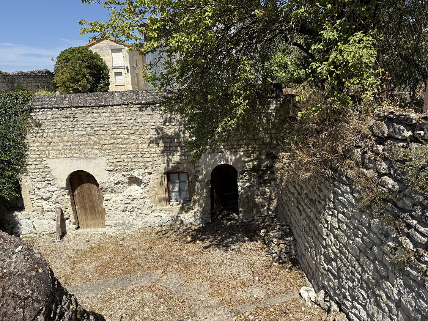 Maison ancienne ferme entièrement rénovée à vendre à Ternay - 4 pièces, 145 m²