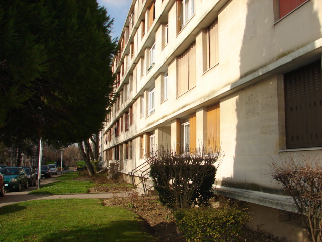 LES ROCHES