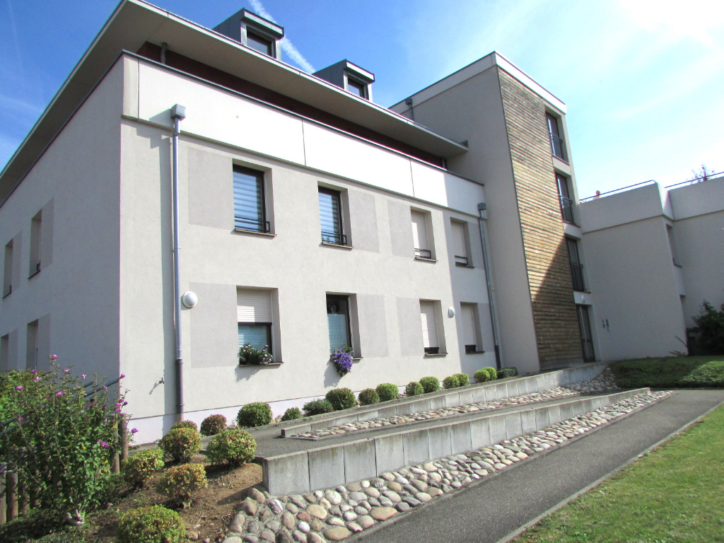 BEAU F2 RESIDENCE RECENTE à EGUISHEIM
