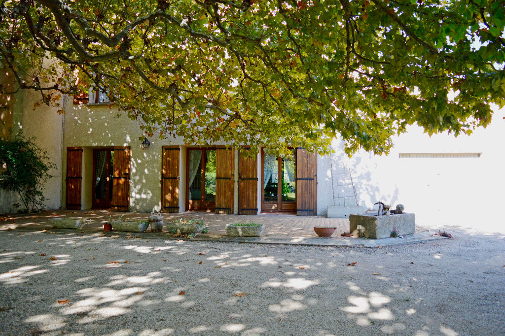 Maison avec jardin et dépendances