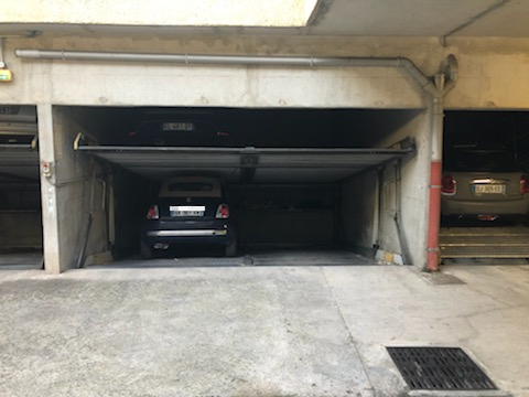 Parking a plateforme basculante