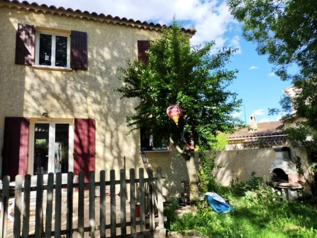 Villa T4 avec garage et jardin