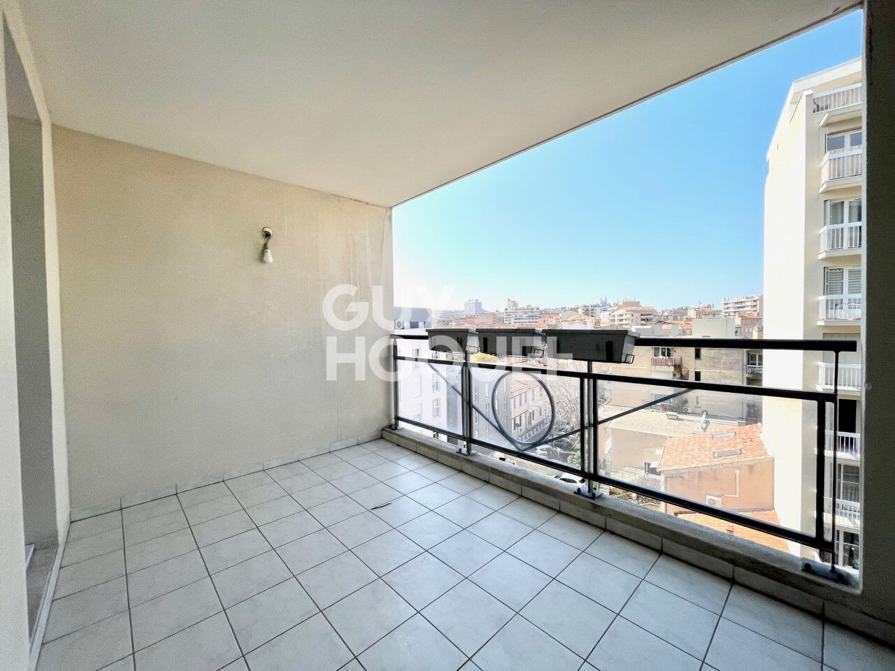 T3  traversant de 75m² avec balcon - Marseille 05