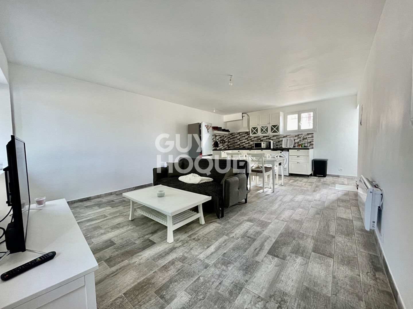 Appartement duplex 3 pièces avec balcon en plein centre de Sénas