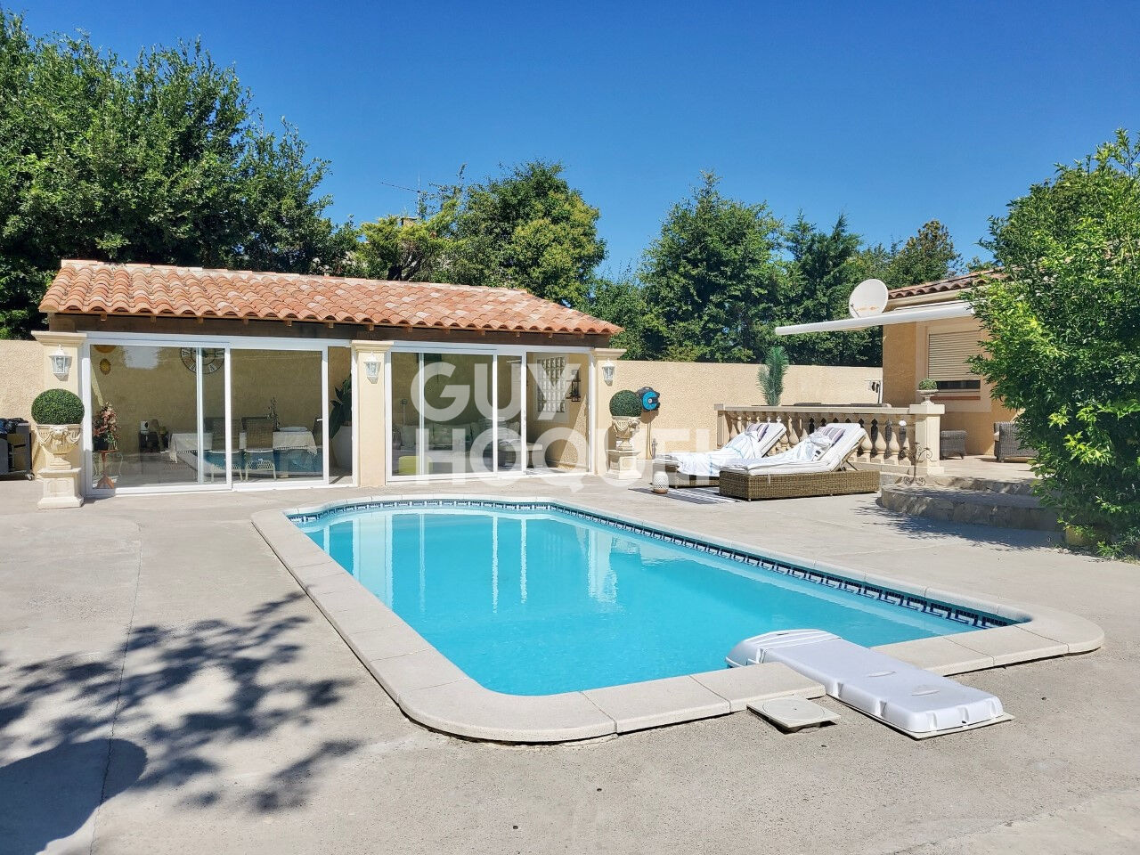Villa tout confort de plain pied avec piscine
