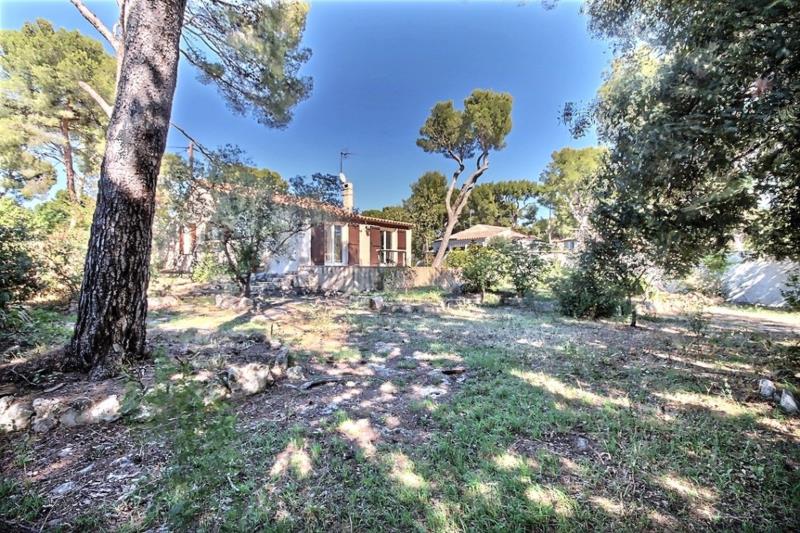 MAISON T4 DE PLAIN PIED AVEC GARAGE TERRAIN 770 M²  A RAFRAICHIR SAUSSET LES PINS