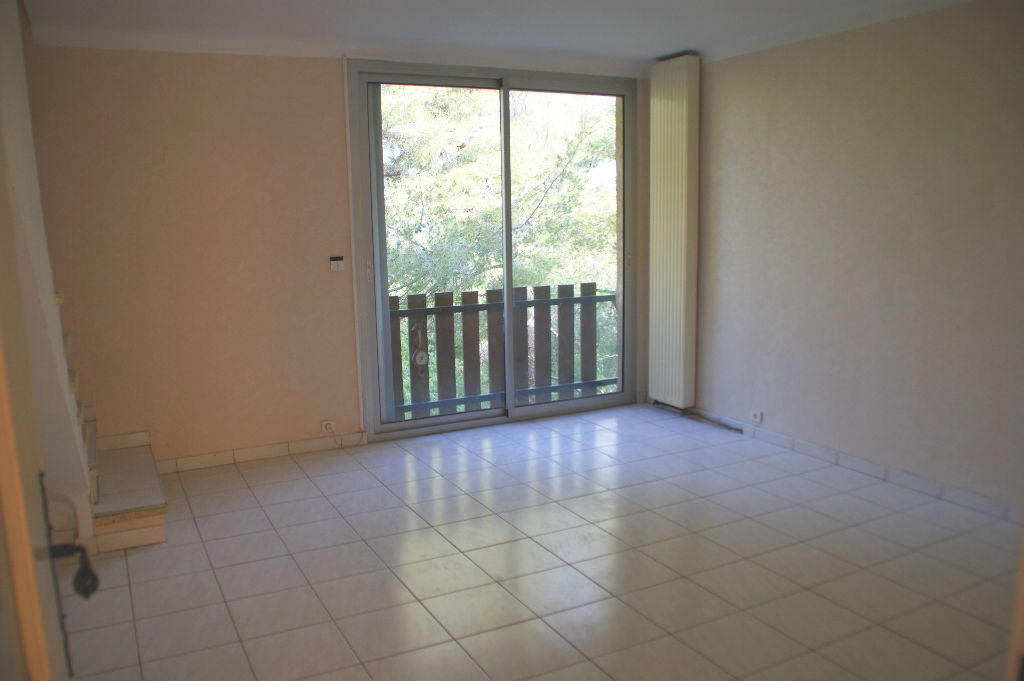 Maison 3 pièces d'environ 74,75 m² à louer à SEPTEMES LES VALLONS (13240).