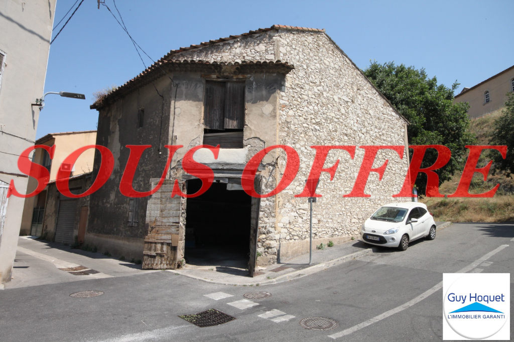 Garage de 100 m² au centre du village deSeptemes Les Vallons