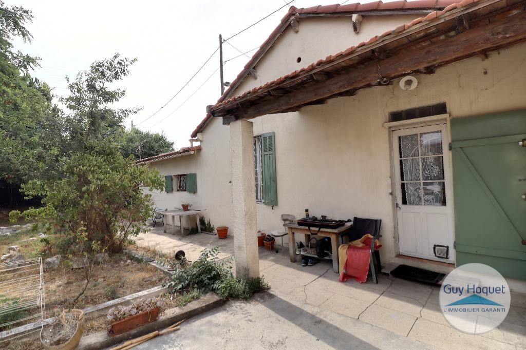 À vendre, maison de plain pied d'environ 54,82 m², 2 pièces dans le 14e arrondissement de MARSEILLE (13014) proche de Saint Joseph.