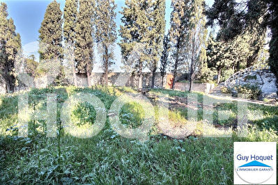 Terrain Marseille 387 m2 environ constructible 13015  proche Hopital Nord non viabilisé.