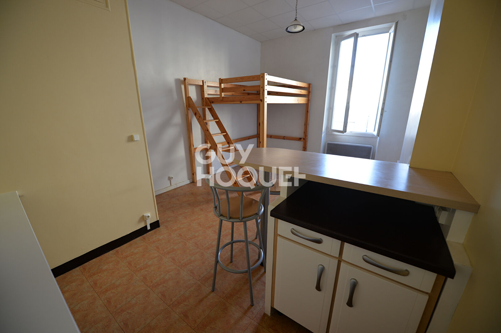 Studio avec mezzanine A. AUNE 13006