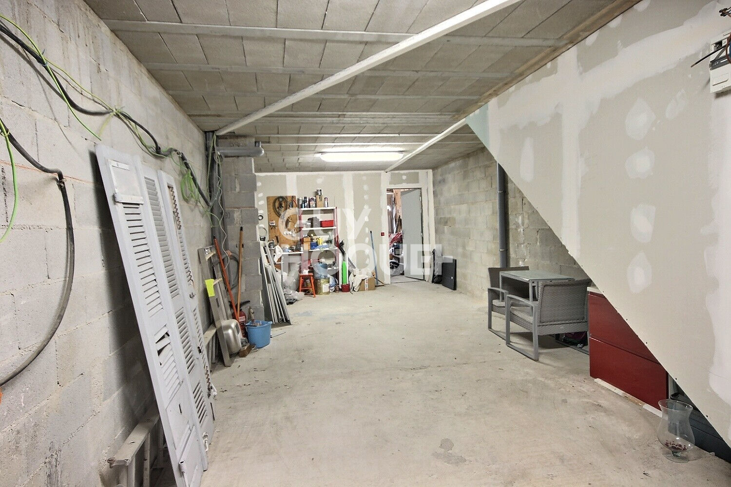 16E ARRONDISSEMENT : appartement F1 en vente + Garage + dépendance et jardin Saint Henri