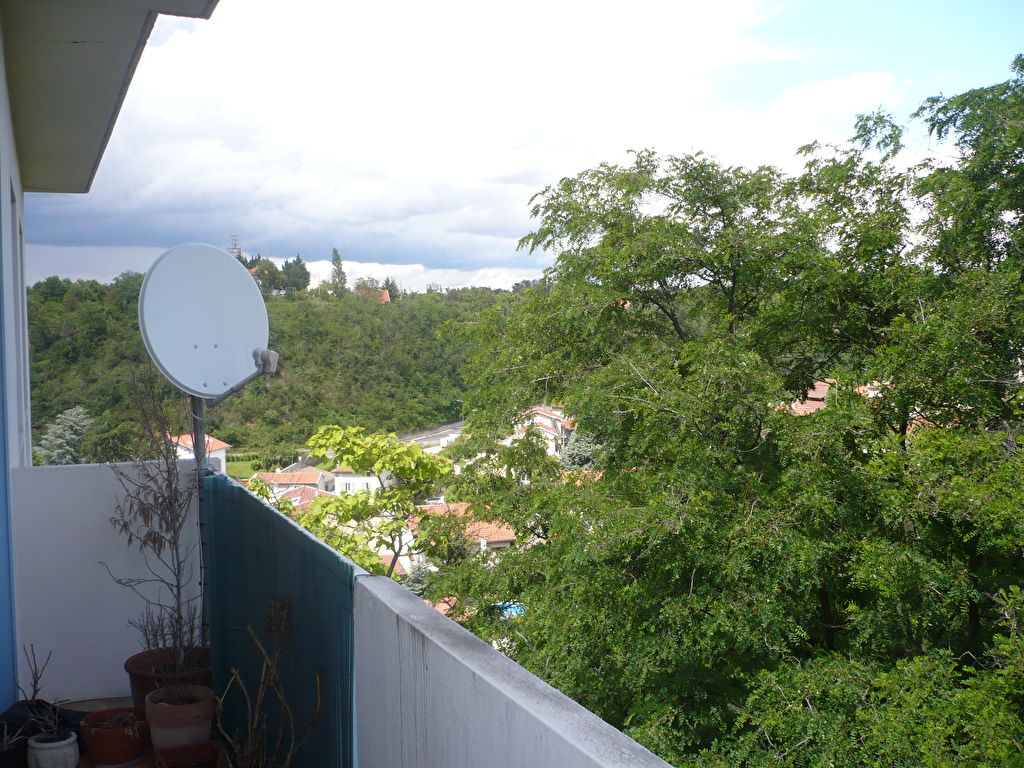 2 pièces au dernier étage avec balcon et garage