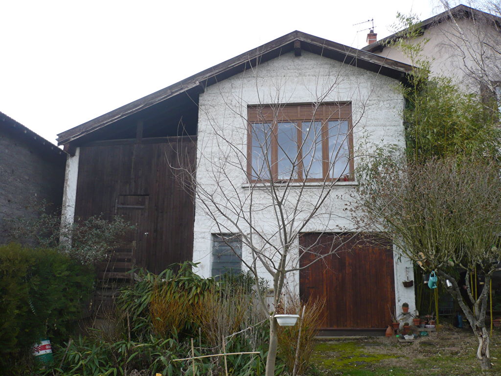 Dépendance de 110m² à aménager avec garage et jardin