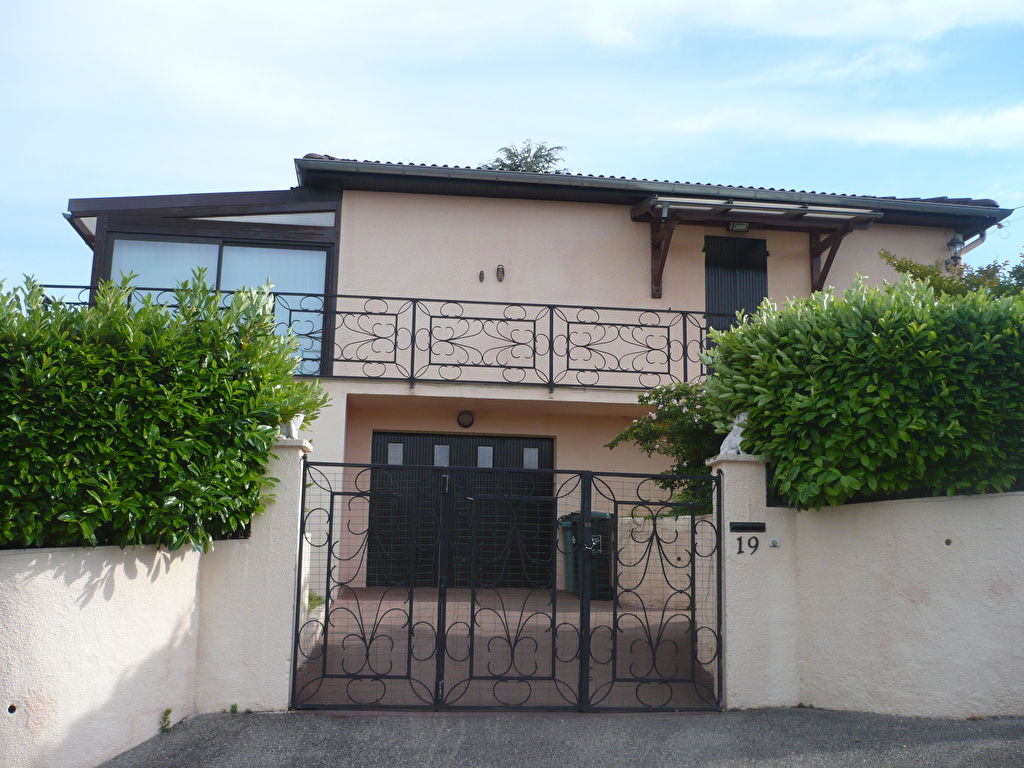 Maison 90 m² avec garage et jardin de 675 m²  à louer