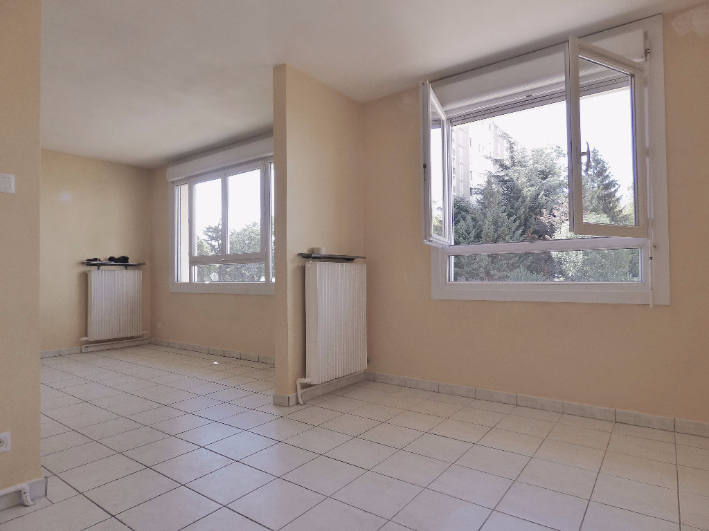 Appartement 4 pièces de 65 m² à vendre, CORBAS (69960).