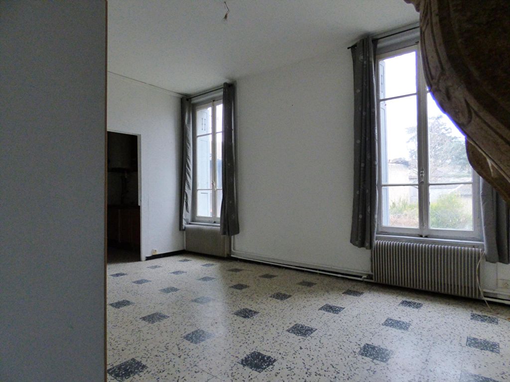 A Sérézin du Rhône T1 bis de 45 m² dans un manoir avec une petite chambre