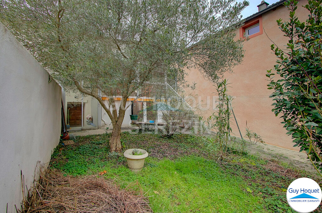 Maison de ville avec jardin sans vis à vis à Sérézin.