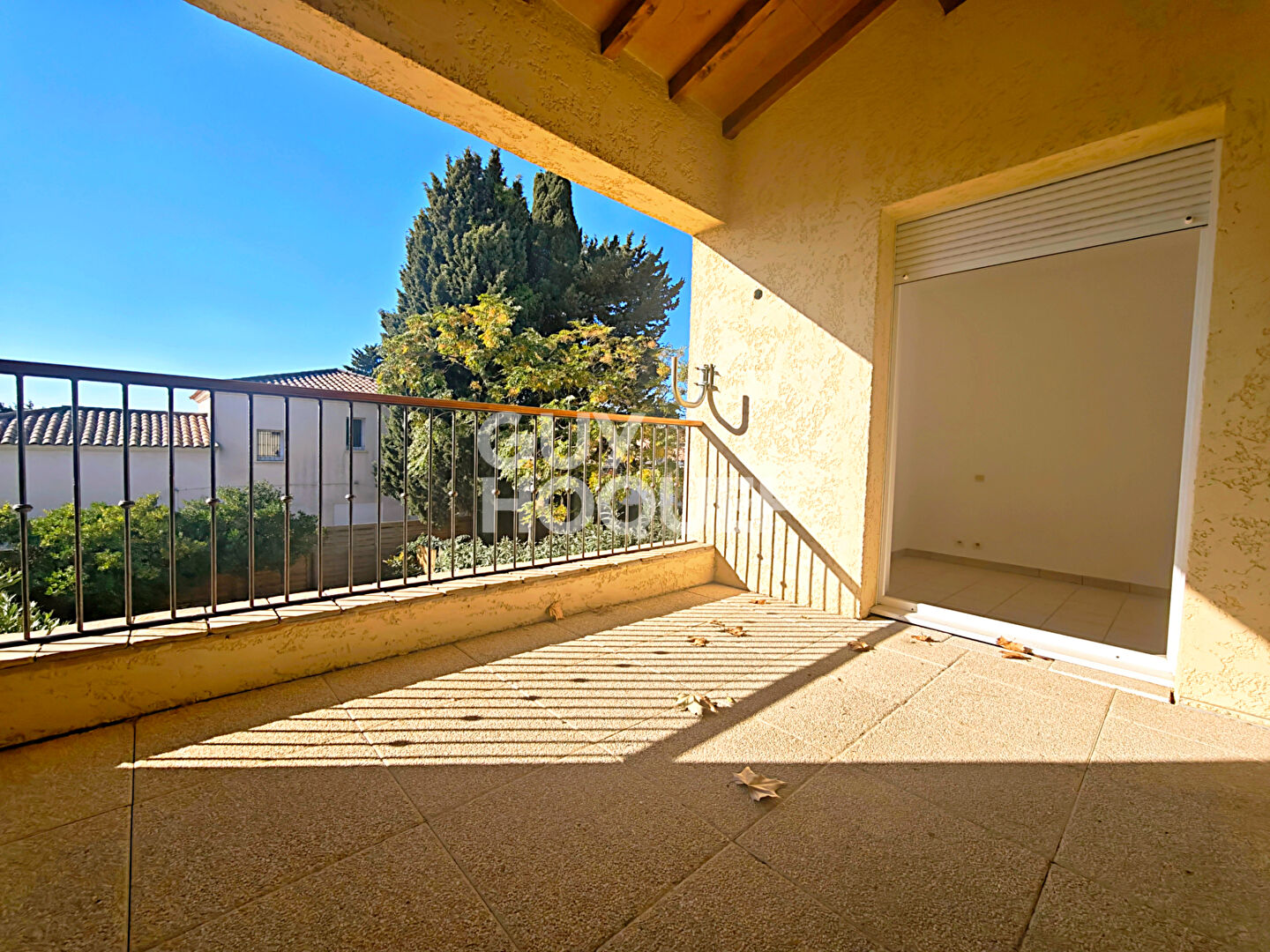 CHARMANTE MAISON  AVEC COUR, JARDIN & TERRASSES  MIREVAL