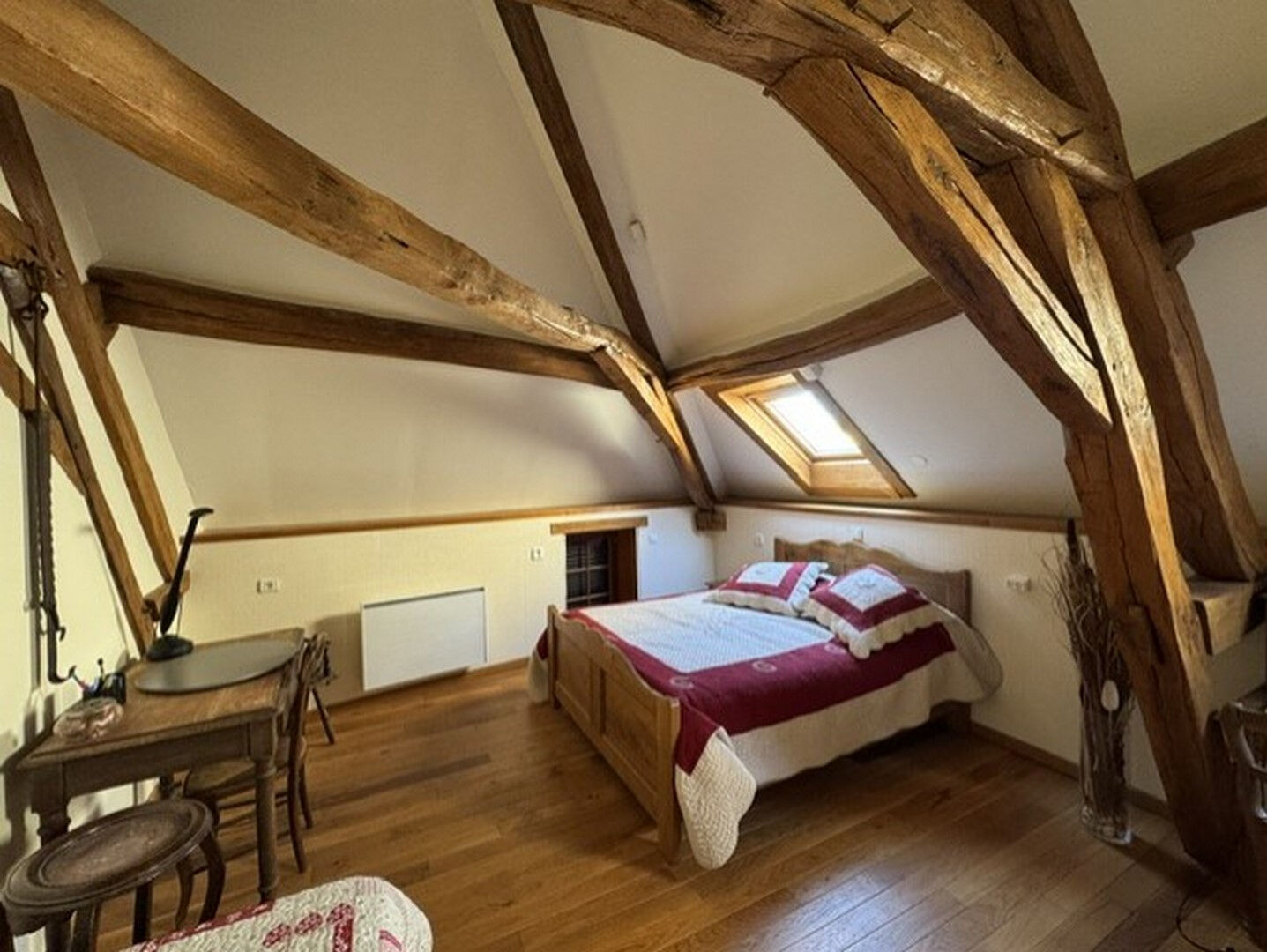 MAISON 7 PIÈCES AVEC JARDIN ET DEPENDANCES à SEMOINE