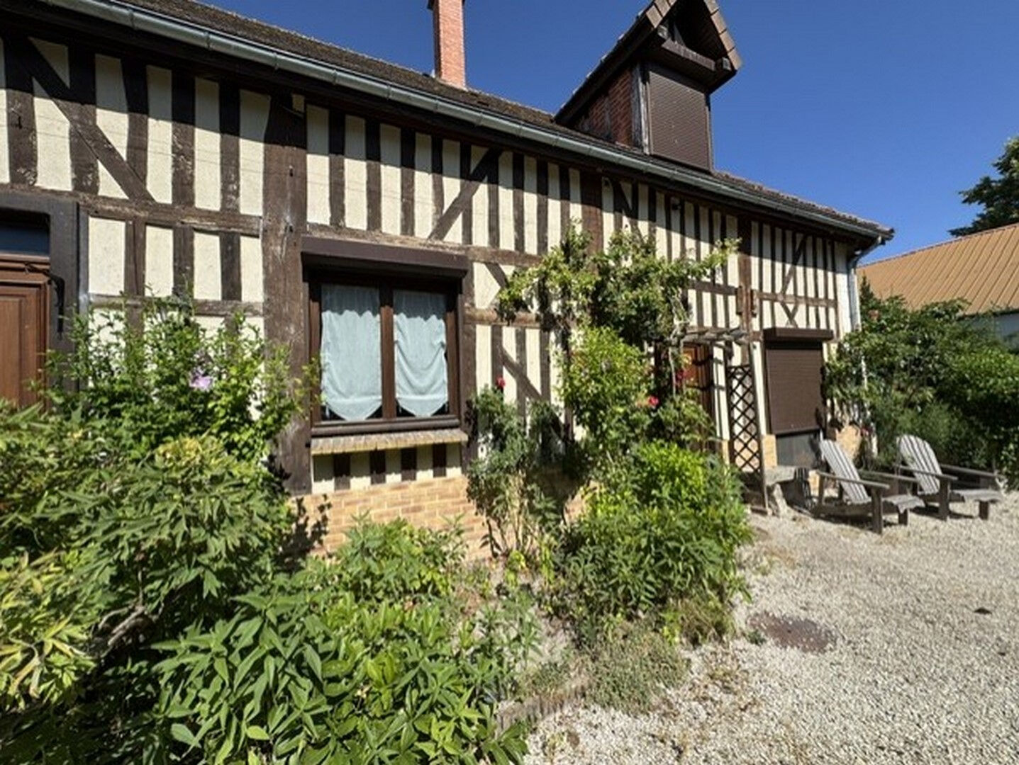 MAISON 7 PIÈCES AVEC JARDIN ET DEPENDANCES à SEMOINE