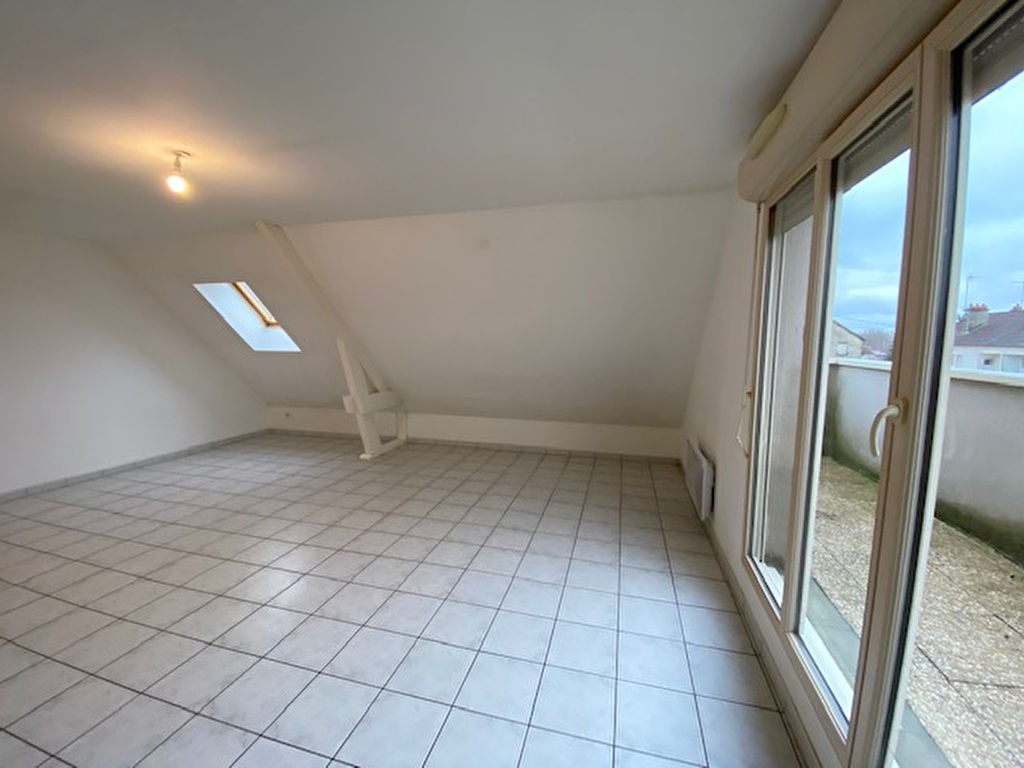 SEZANNE  LOCATION T3  AVEC TERRASSE + PLACE PARKING