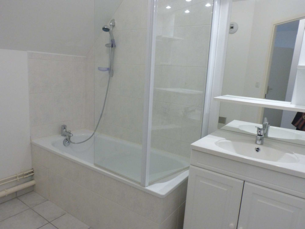 SEZANNE  LOCATION T3  AVEC TERRASSE + PLACE PARKING