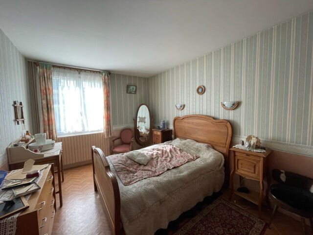 Maison d'habitation et ancien Corps de Ferme sur plus 1hectare à CORFELIX