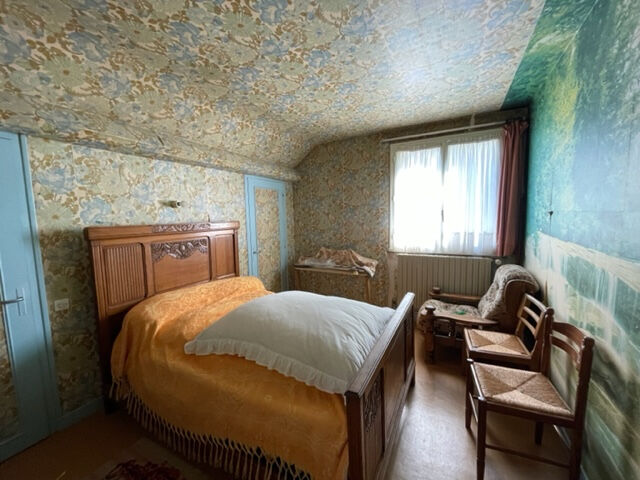 Maison d'habitation et ancien Corps de Ferme sur plus 1hectare à CORFELIX