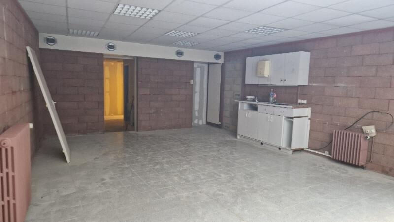 SEZANNE LOCAL COMMERCIAL OU A USAGE PROFESSIONNEL